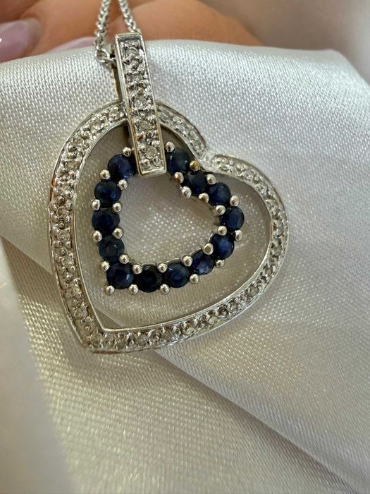 Wisiorek serce z diamentami