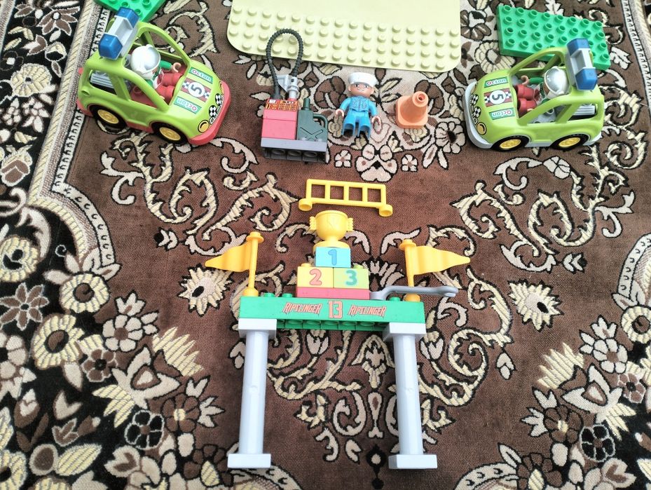 Набір Lego Duplo city гонки+2 контейнера( оригінал)