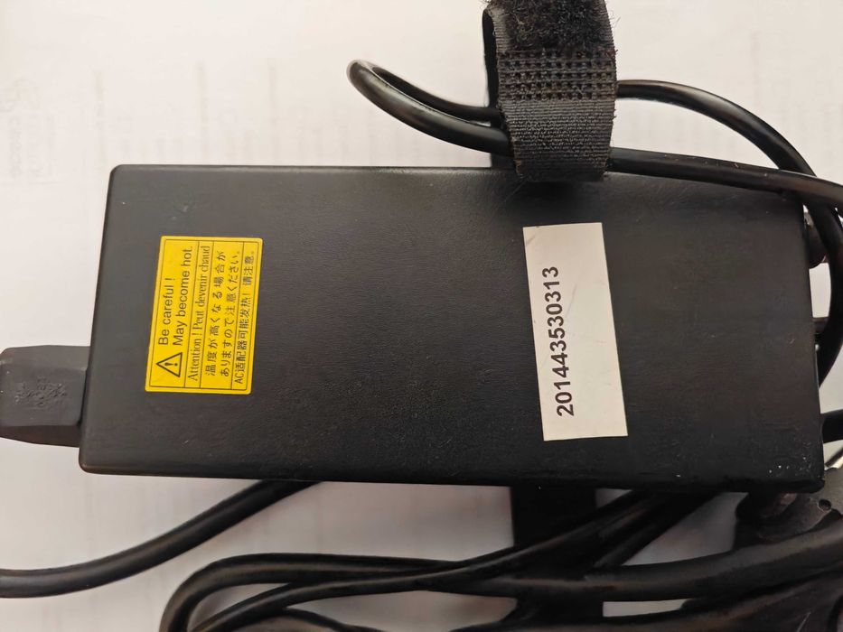 Carregadores Originais Portátil: HIPRO (Acer) 19V + TOSHIBA 15V (90W)