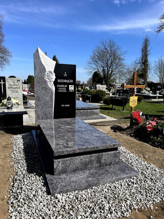 Nagrobek granitowy RÓŻA BRYŁA