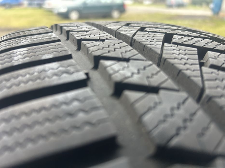 Opony zimowe 235/45R18 x2 szt Continental 21r . Seal