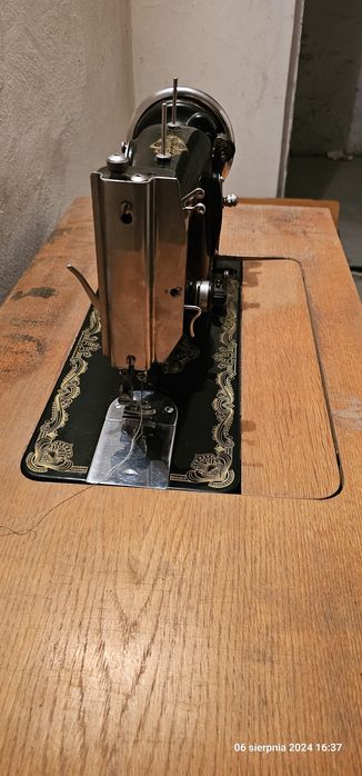 Maszyna do szycia z zabudową, produkcja Zakłady Metalowe Radom