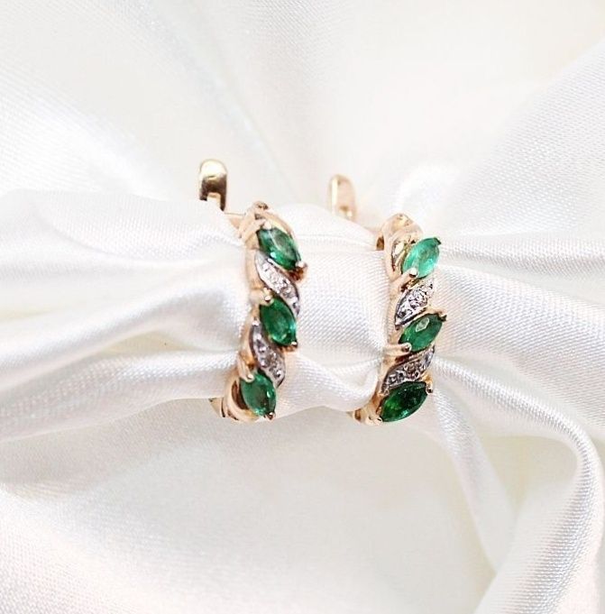 Золотые серьги с изумрудами и бриллиантами