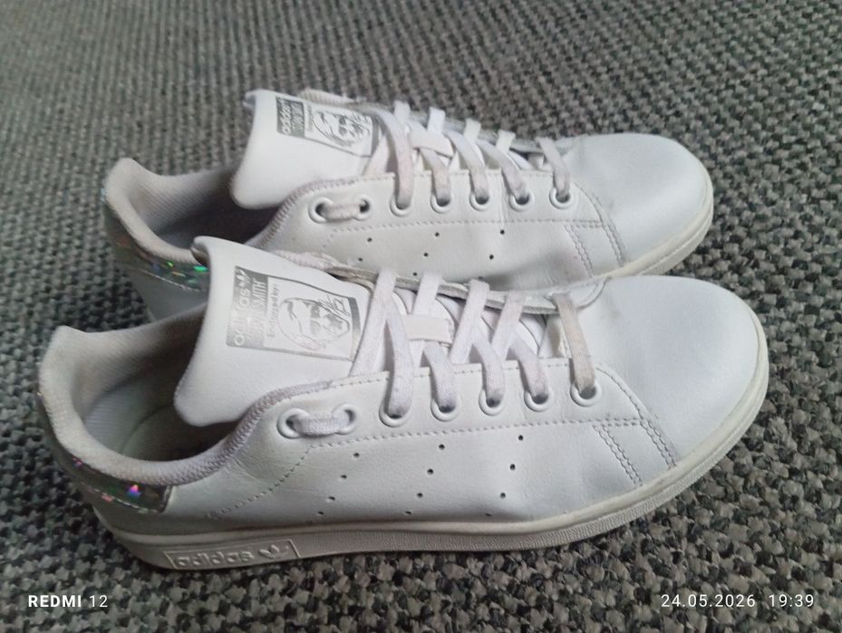 Buty damskie sportowe sneakersy Adidas Stan Smith J z holograficznym akcentem r. 38,5