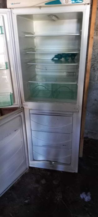 Lodówka polar 180cm wys. Z zamrażalnikiem stan dobry  . Cena 200zł