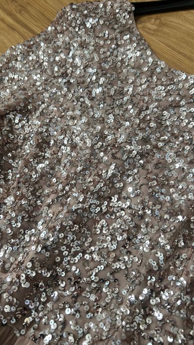 Бежево-золоте вечірнє плаття