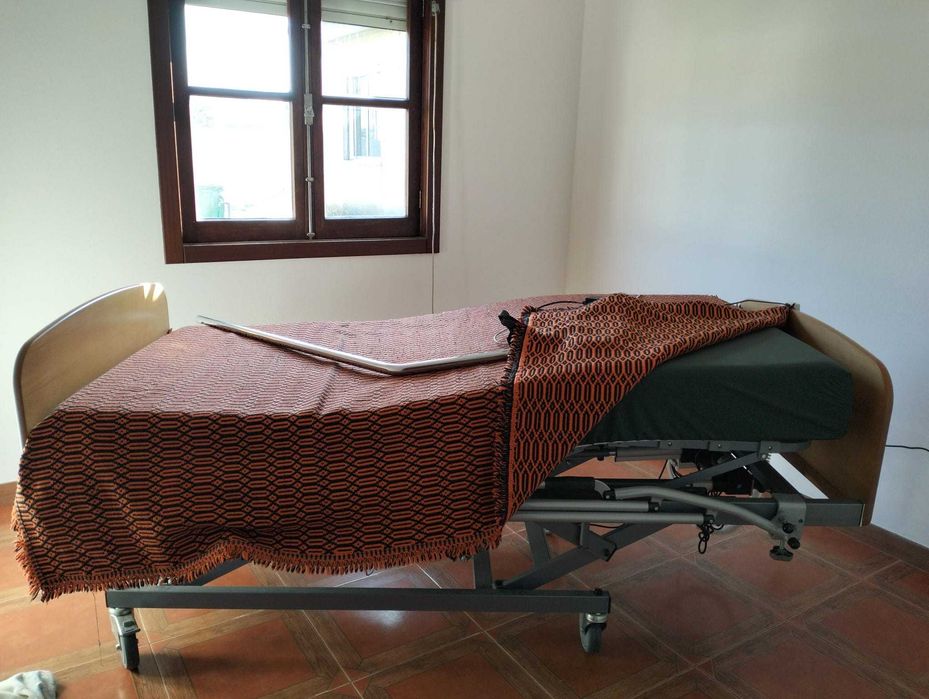 Cama hospitalar elétrica + Colchão anti-escaras