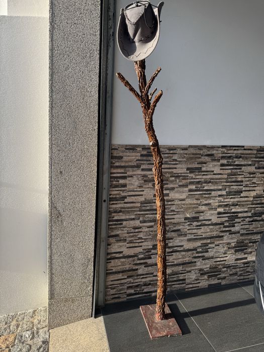 Bengaleiro/Pendura chapéus de madeira