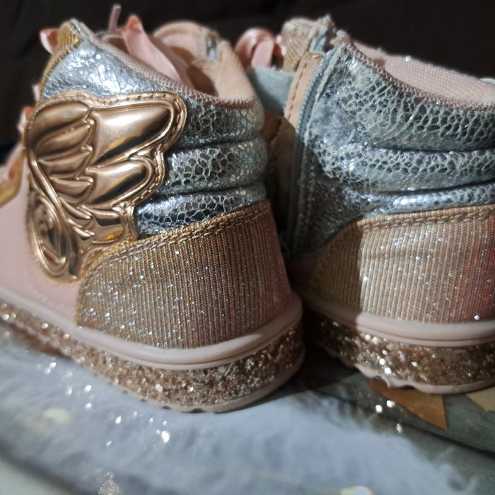Buty sportowe 36 pudrowy róż z błyszczącymi ozdobami stan bdb
