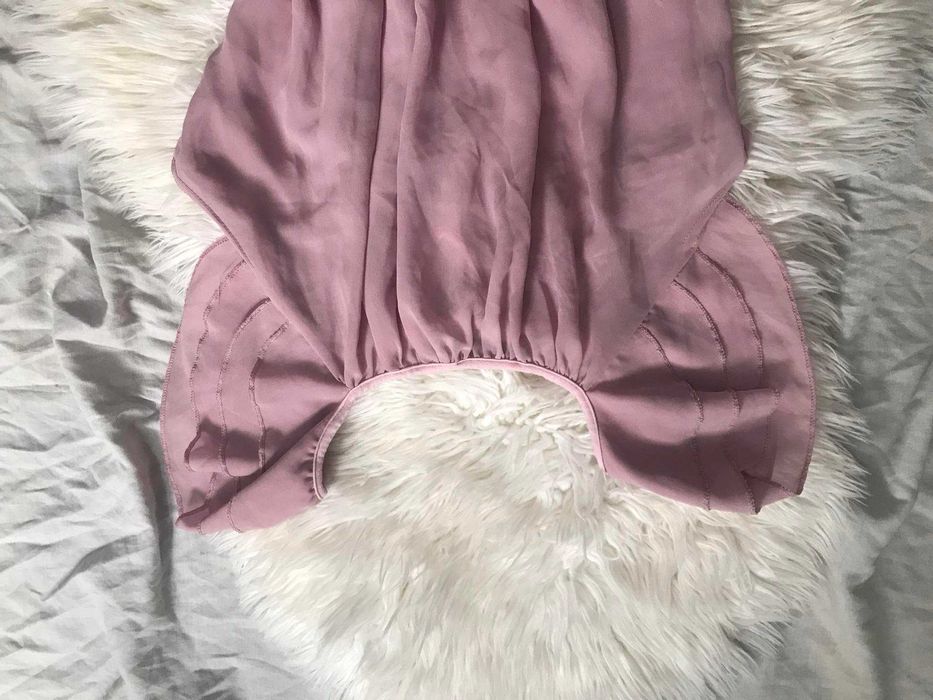 Blusa na cor "rosa velho" com folhos