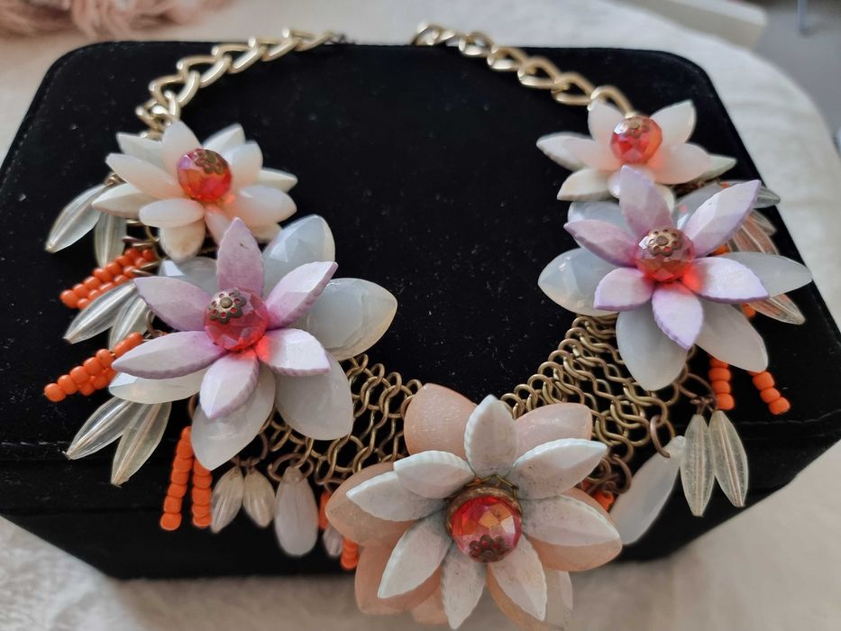 Fios/ colares coloridos variados