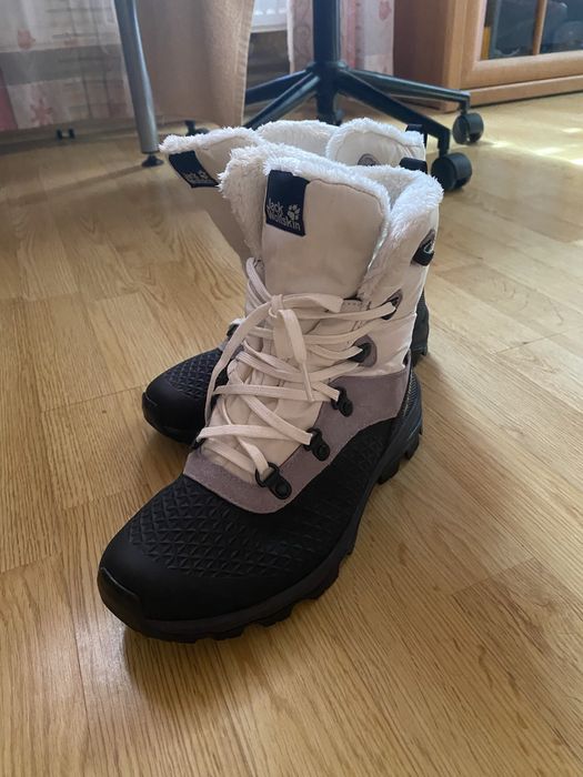 Продам зимові жіночі ботинк Jack Wolfskin