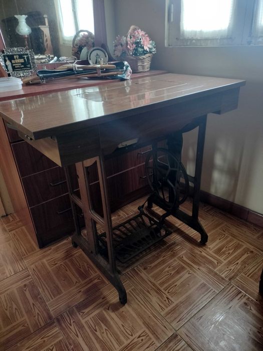 Vendo Máquina Costura Antiga