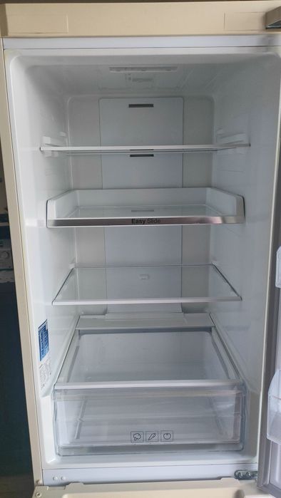 Lodówka Samsung uszkodzona