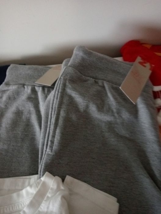 Lote de 7 t-shirts manga comprida, 3 calças, 9/10 anos Zippy portes in