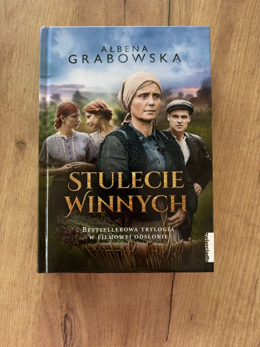 Książka „Stulecie winnych” w grubej okładce