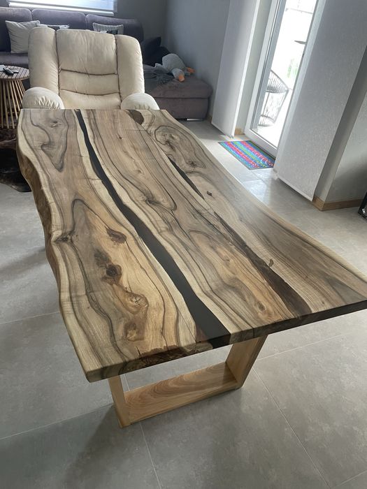 Стіл з горіха 2/1 м з епоксидною смолою