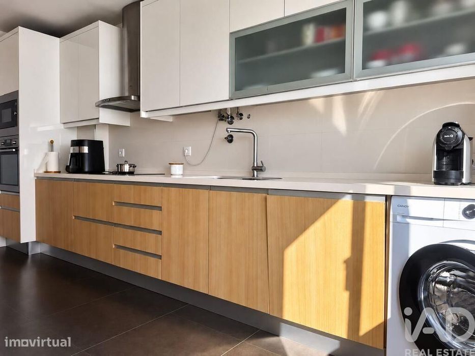 Apartamento T3 em Mina de Água de 120 m2