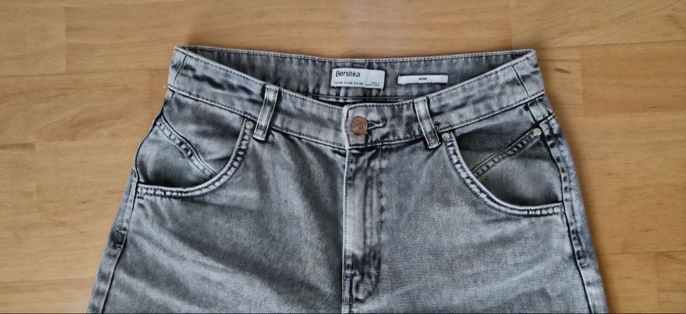 Jeansy mom bershka