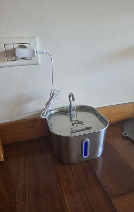 Fonte inox para gato