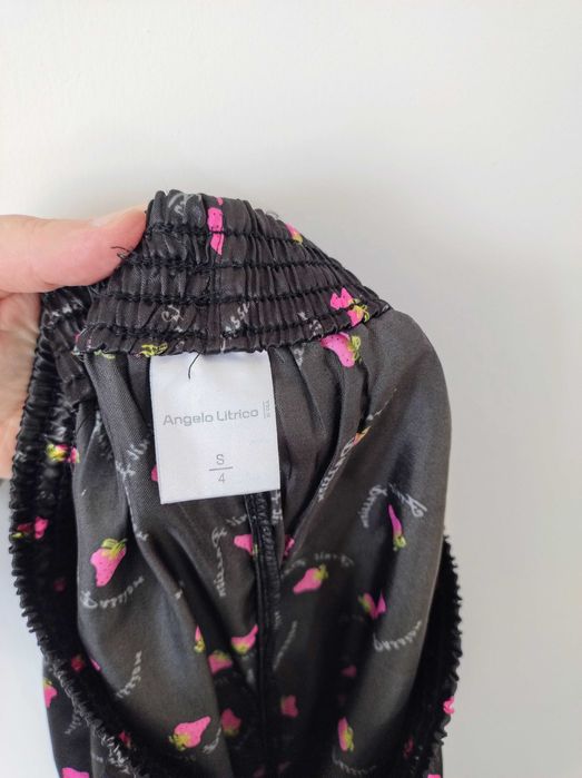 Czarne szorty spodenki piżamowe piżama C&A w owoce truskawki S