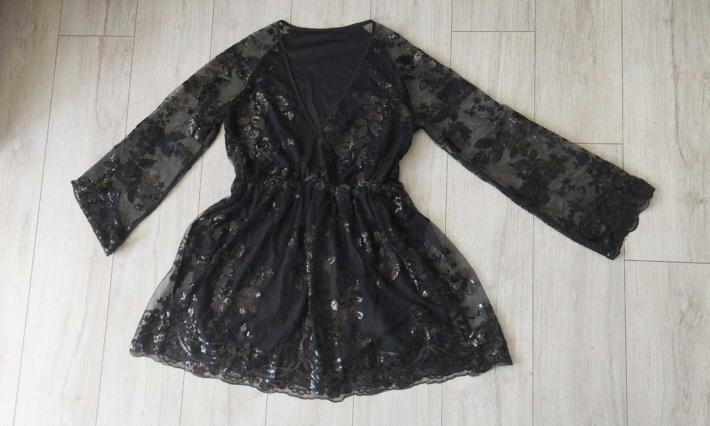 Boohoo czarna rozkloszowana sukienka mini w koronki plus size