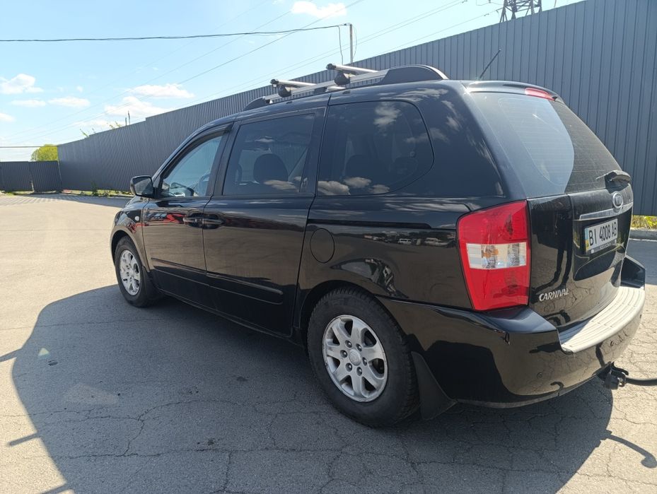 продам Kia Carnival