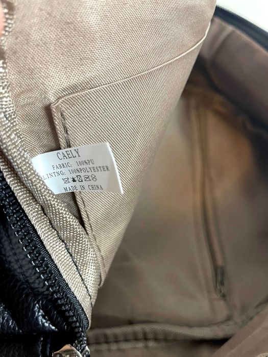 Mały pojemy, podręczny plecaczek CZARNY