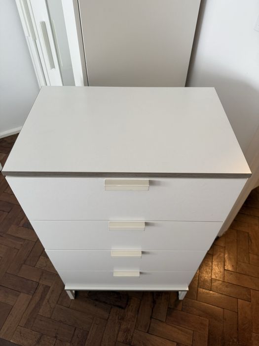 Cómoda IKEA Trysil