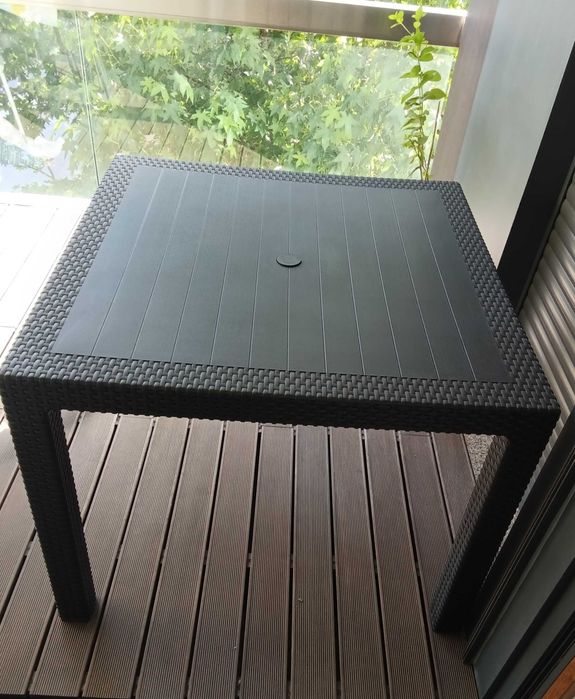 Mesa de exterior Keter como nova