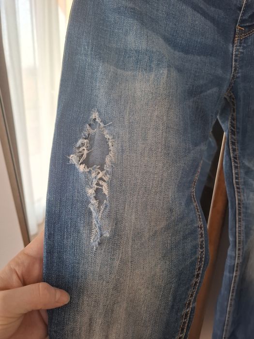 Jeansy rurki z dziurami Bershka rozmiar 36
