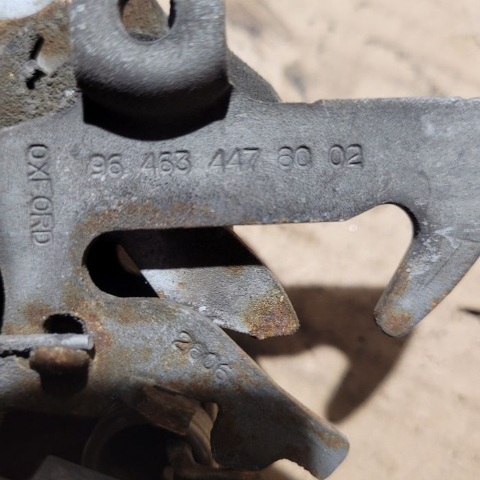 Zamek rygiel maski pokrywy silnika peugeot 407