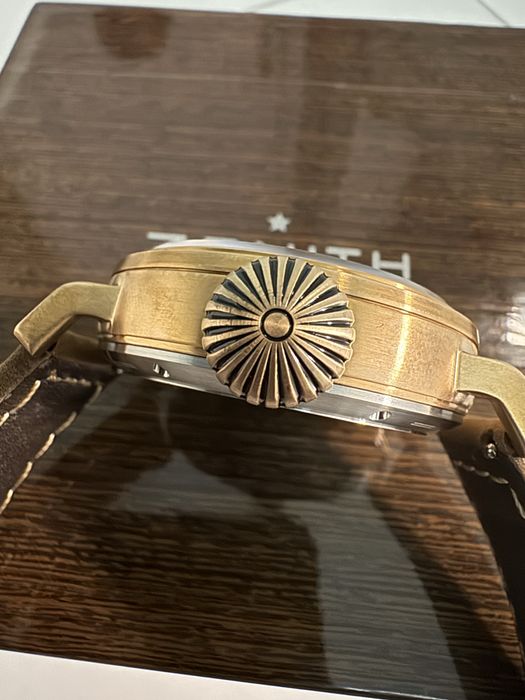 часы Zenith Pilot Type 20 Extra Special в бронзовом корпусе.