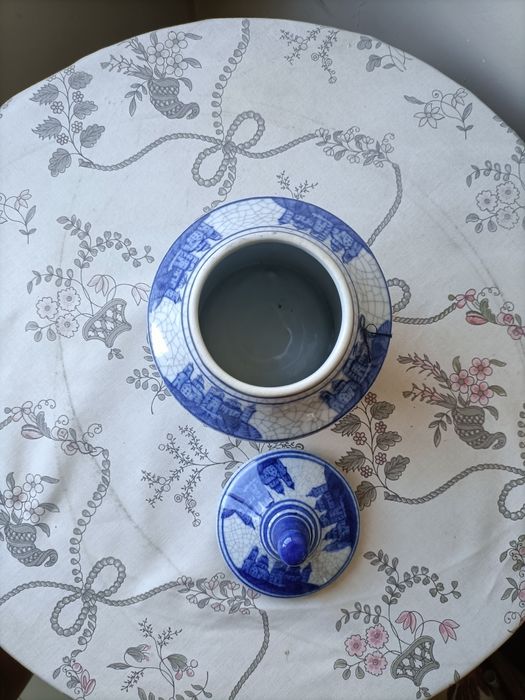 Pote de loiça azul e branco decoração