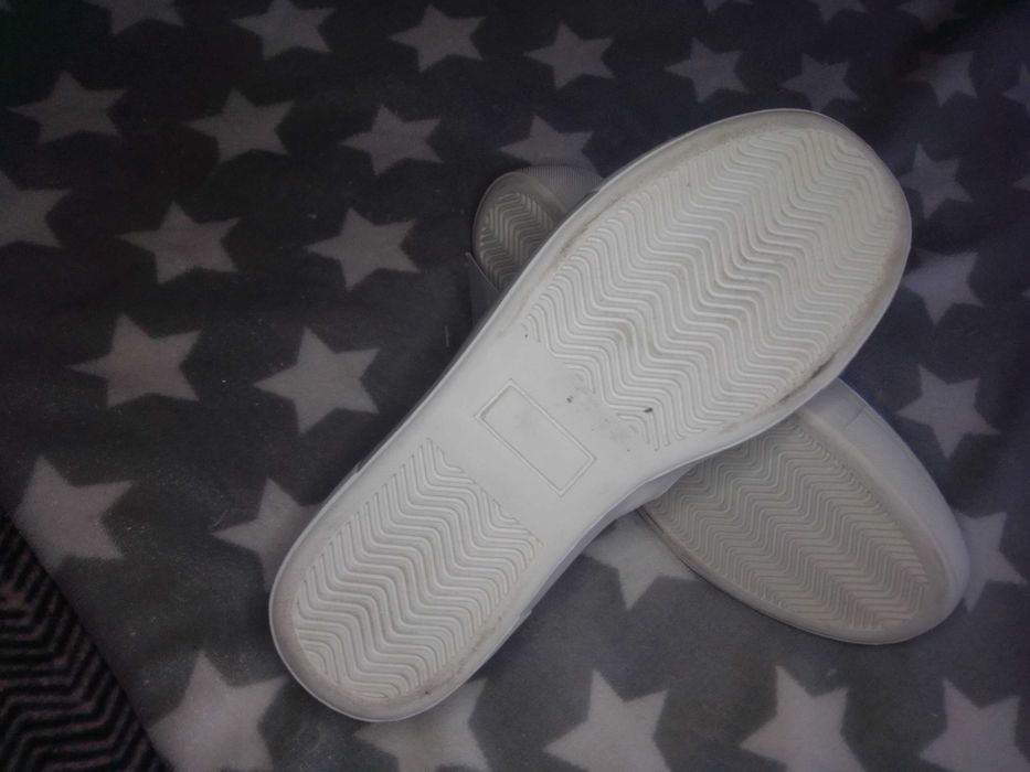 Sapatos rasos novos