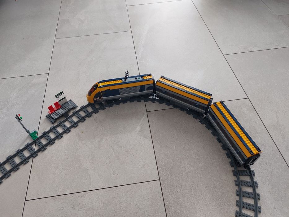 Lego 60197 z pudełkiem