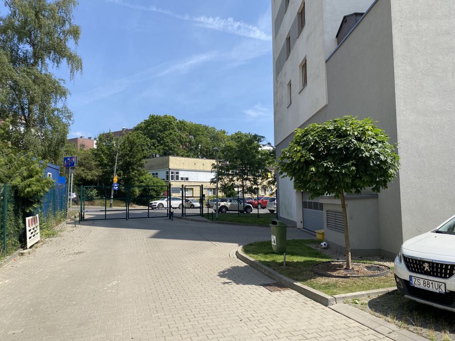 Sprzedam miejsce w garażowcu Powstańców Śląskich (za Ornamentem) VAT23