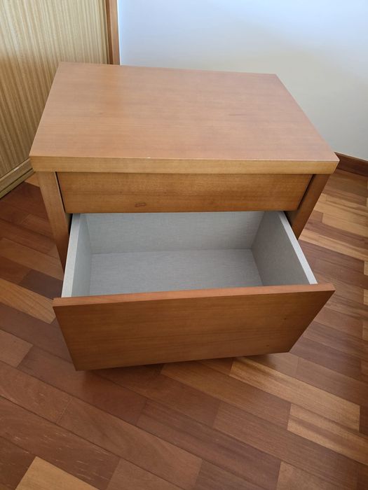 Conjunto mesinhas de cabeceira
