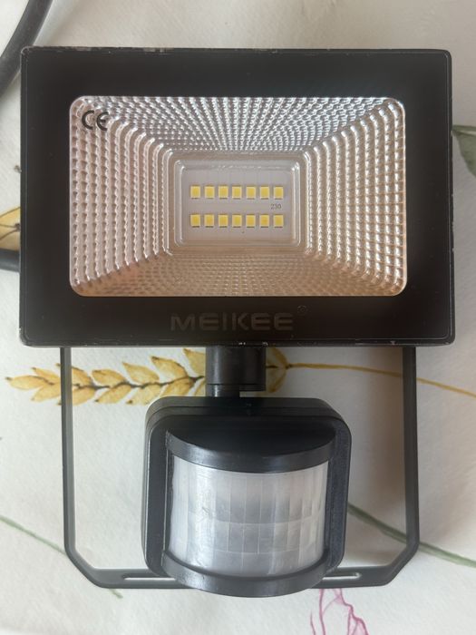 Halogen LED z czujnikiem ruchu