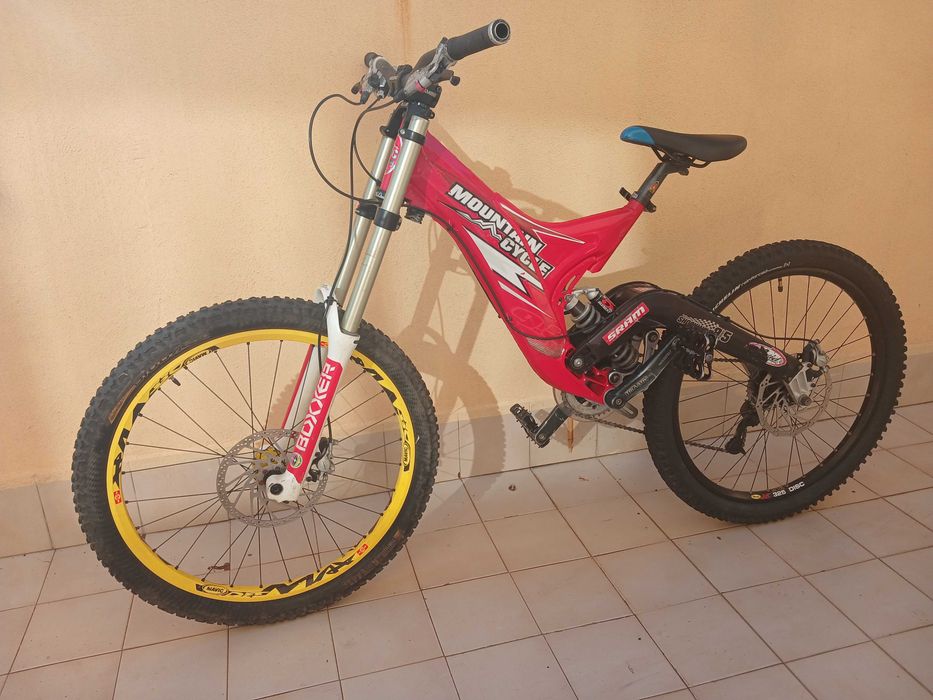 Bicicleta Downhill Mountain Cycle.                    BoXXer WorldCup