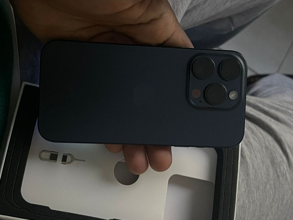 iPhone 15 Pro 256GB 1 mês de uso apenas