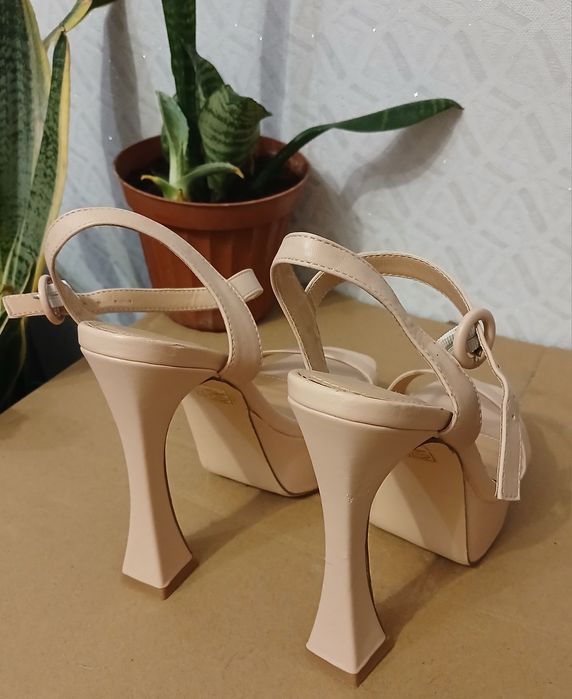 Босоножки нюдовый цвет  нежные