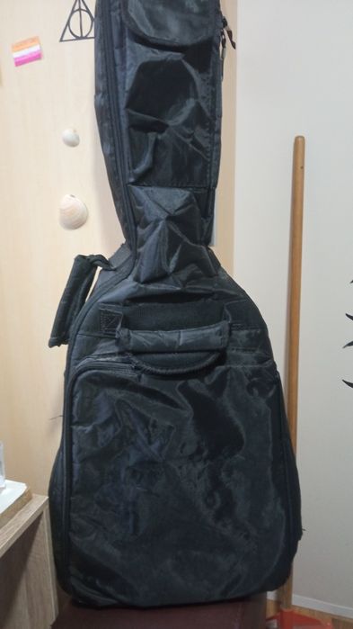 guitarra clássica com capa