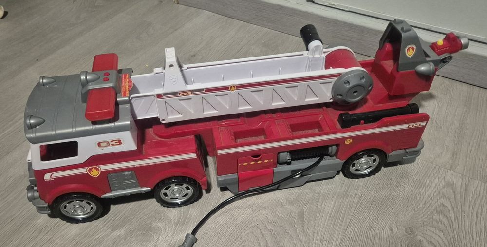 Patrulha pata camião muito grande