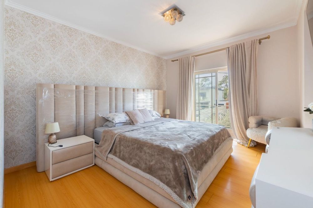 Moradia independente à venda em Aroeira - Almada.