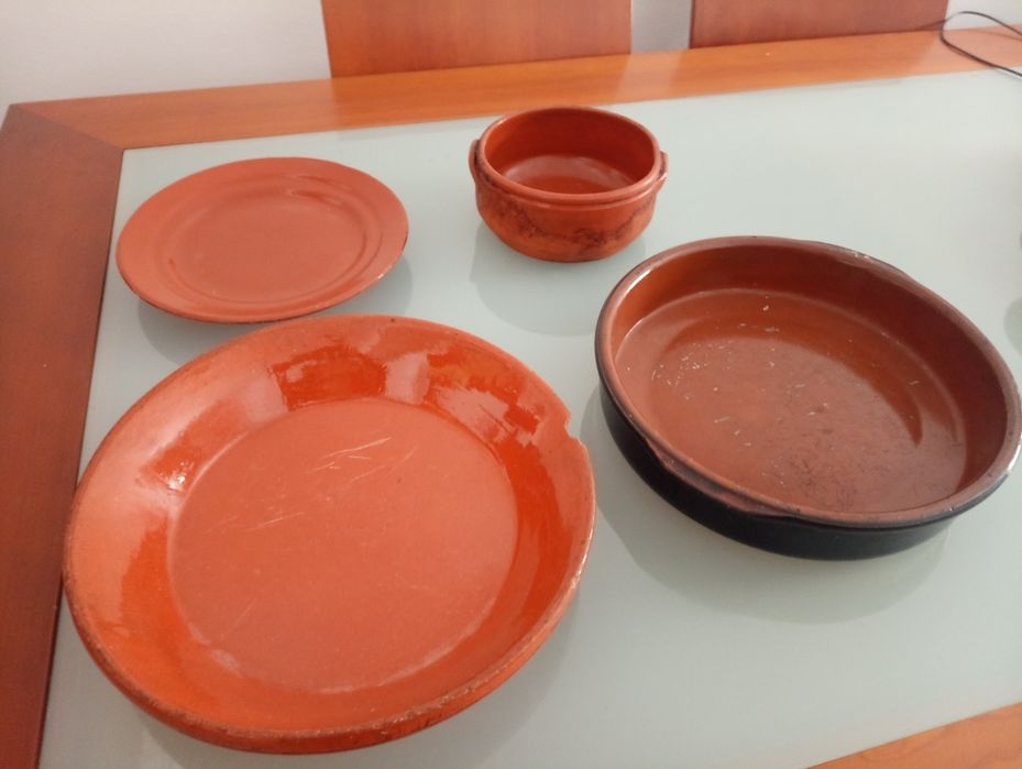 Loiça em Barro tradicional: PratoS serivacaia, CaçarolaS,  Panelas,  Taça , Assador