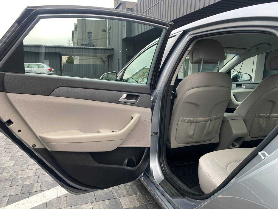 Продам власний автомобіль Hyundai Sonata 2017 року.