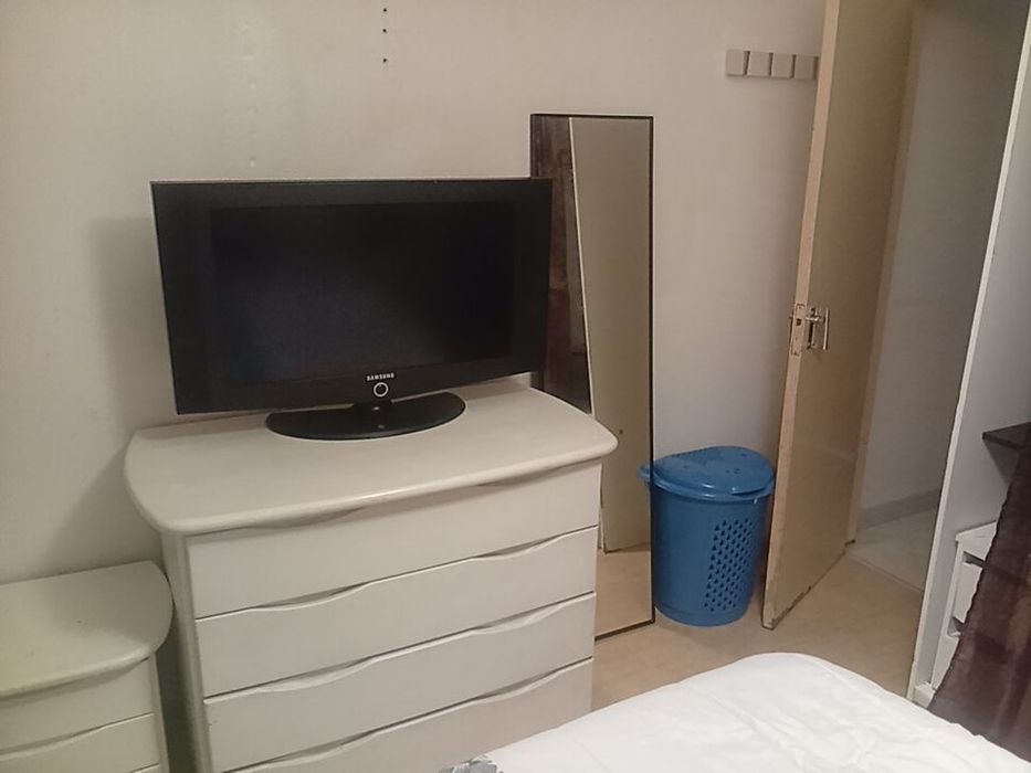 Tenho quarto para alugar na zona de Porto salvo Oeiras  entrada imediata