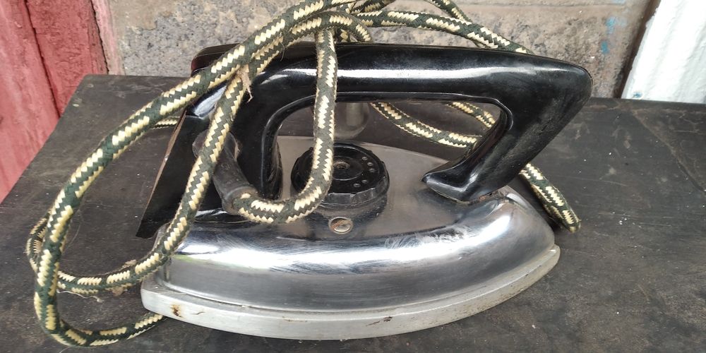 Різні праски часів СРСР