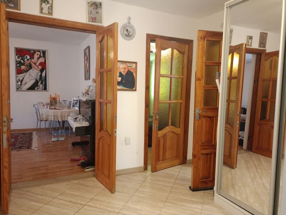 Продається двоповерховий будинок  у м.Фастів.